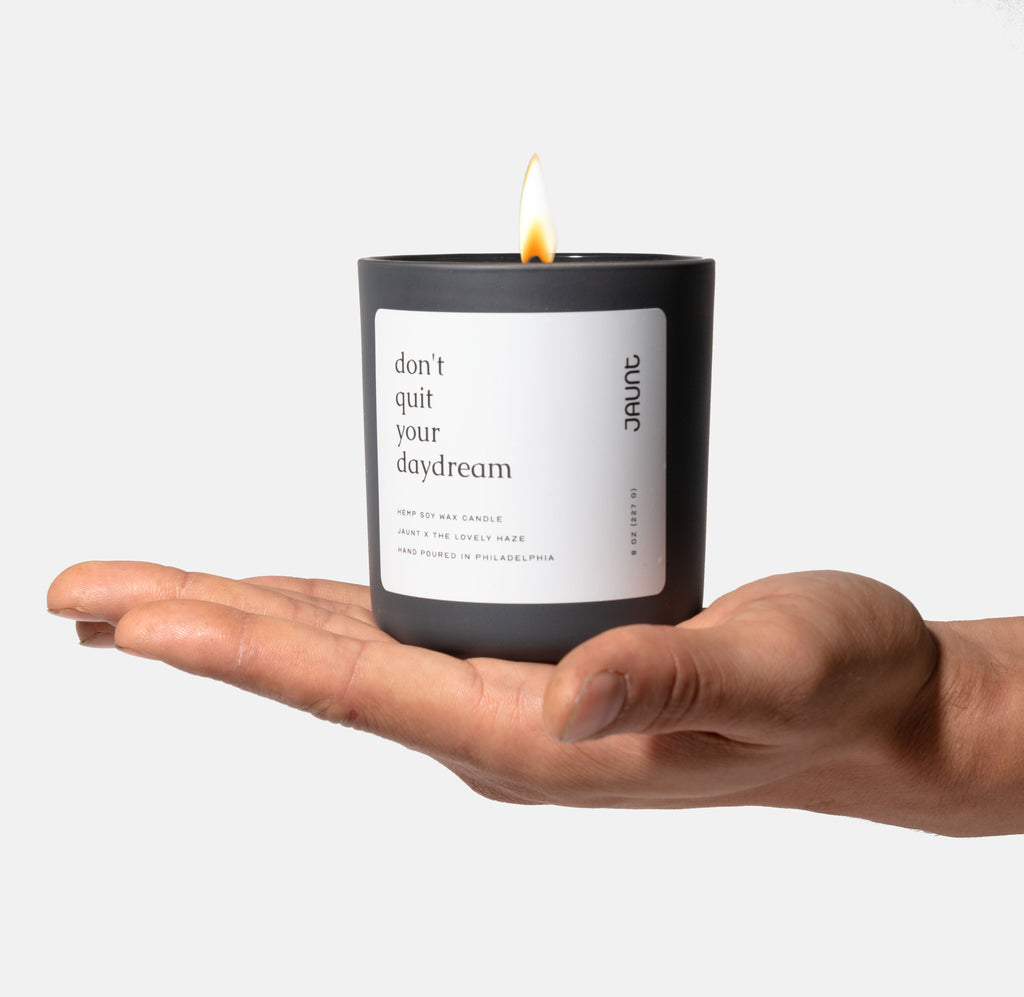 SIGNATURE SCENTED CANDLE